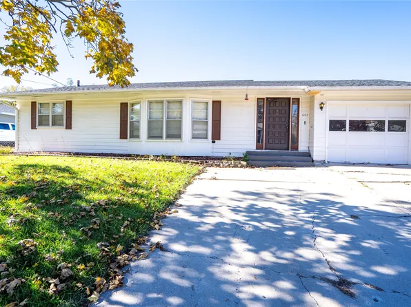 607 E 14th St S, Newton, IA 50208