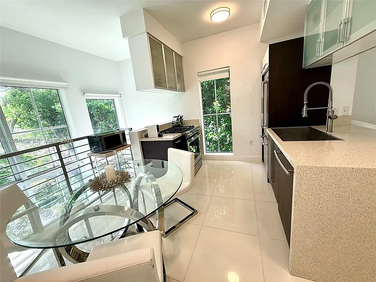 928 Pennsylvania Ave #1 — Photo 4