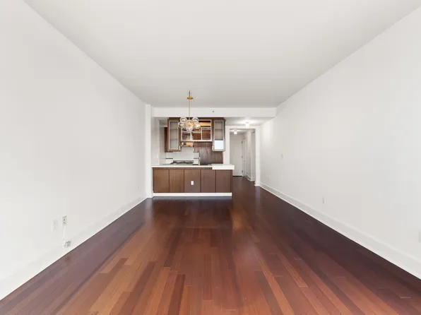 60 Riverside Boulevard image 7 of 22