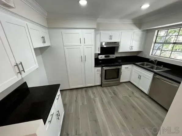 4800 Williamsburg Ln Unit 205, La Mesa, CA 91942