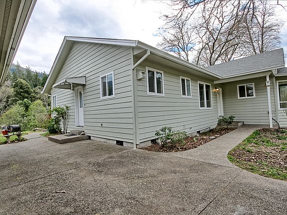3rd image of 7255 Upper Applegate Rd