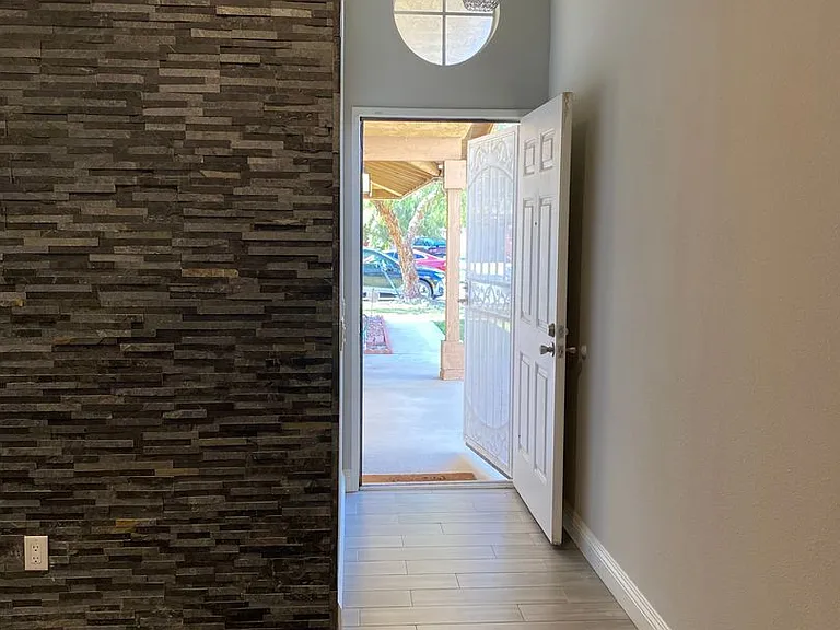 128 Elmtree Dr — Photo 4