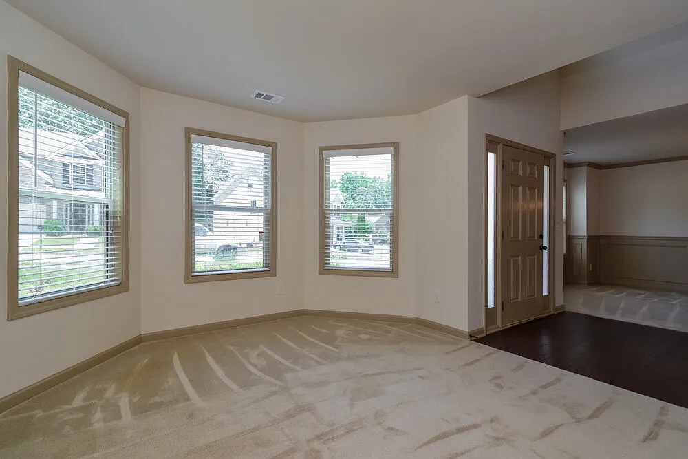 5 bed, 3.0 bath, 2400 sqft, $2,610 — Photo 3