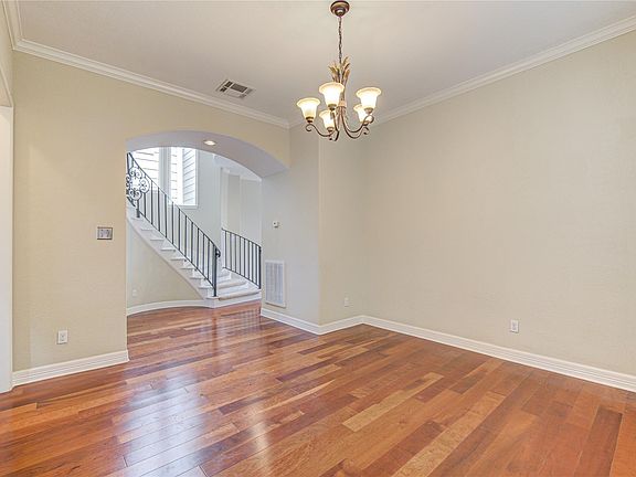 5th image of 1117 W 18th St
