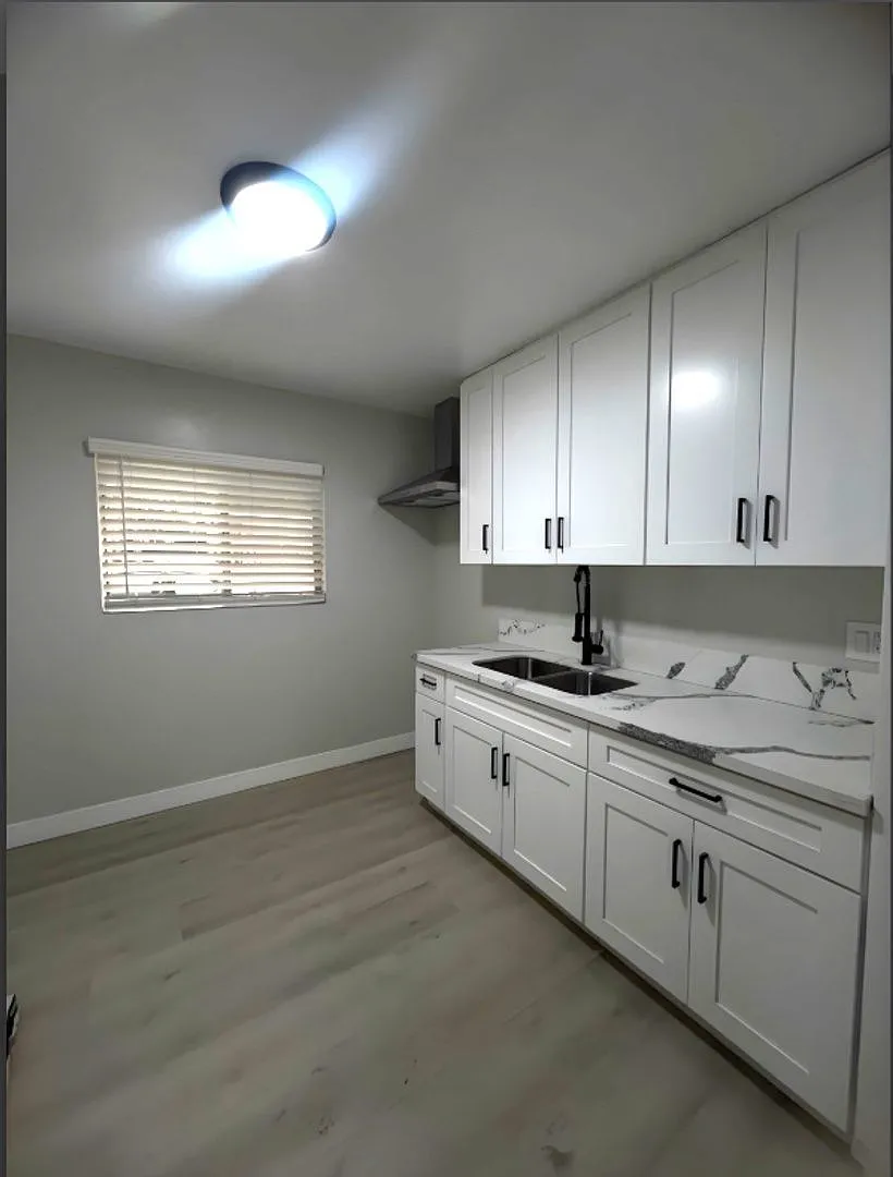1 bed, 1.0 bath, 700 sqft, $1,995 — Photo 1
