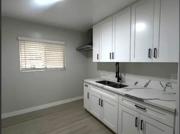 1245 W 39th Pl APT 4, Los Angeles, CA 90037
