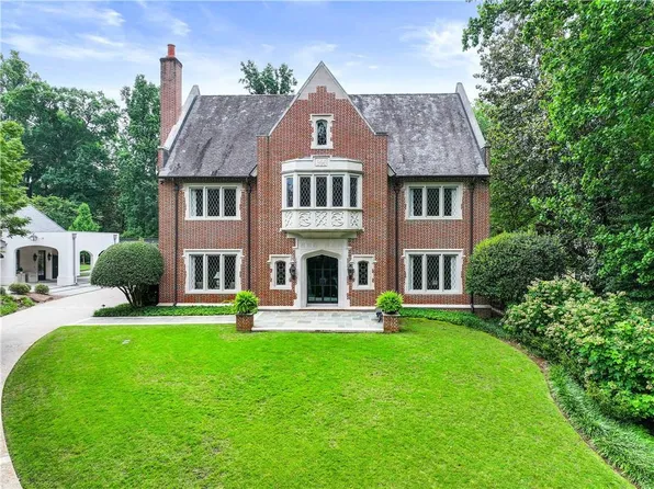 369 Pine Tree Dr NE, Atlanta, GA 30305