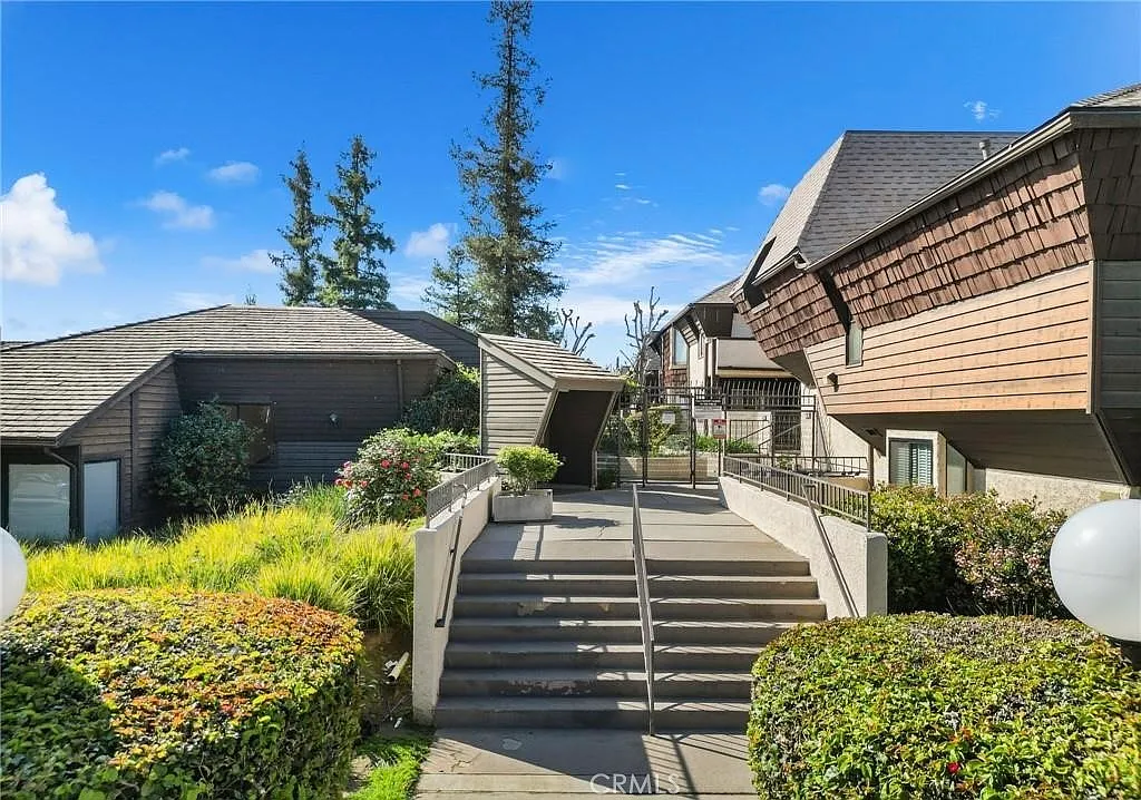 Building Photo - 15050 Sherman Way #135