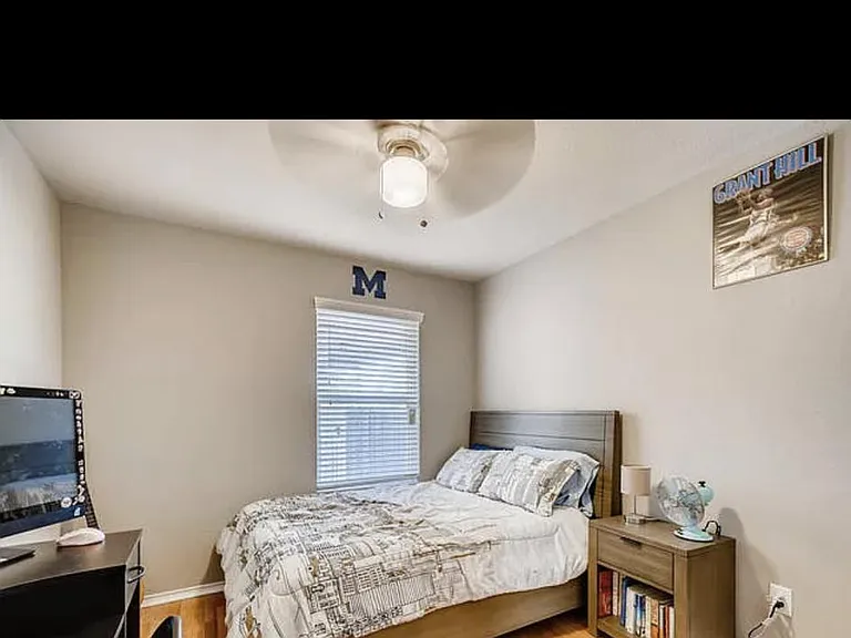 10715 Noble Cyn — Photo 11