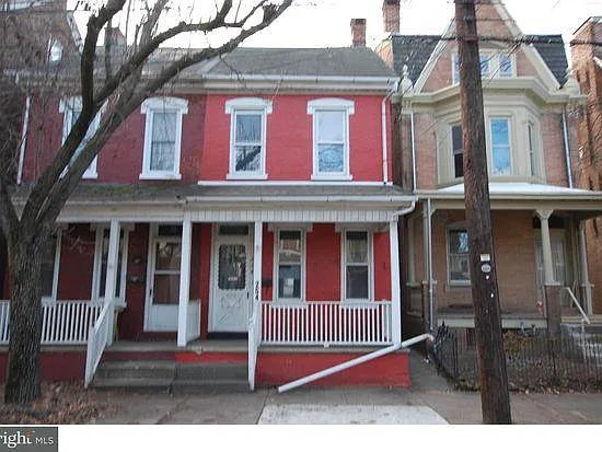 254 Beech St photo 1