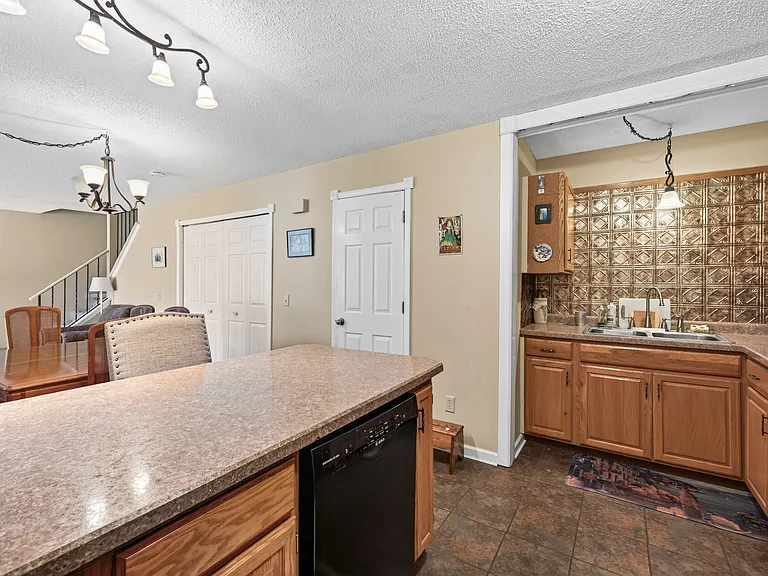 1518 Cottage Dr — Photo 7