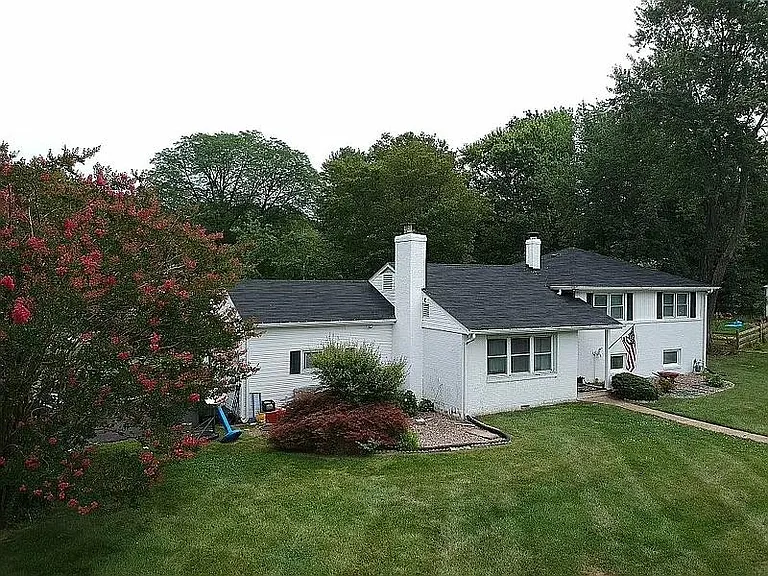 90 Dakota Ave — Photo 3