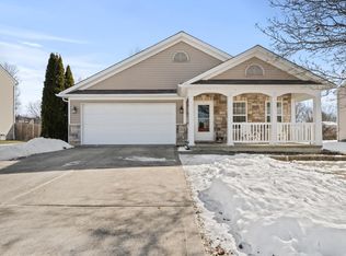 12 Hummingbird Way, Amelia, OH 45102
