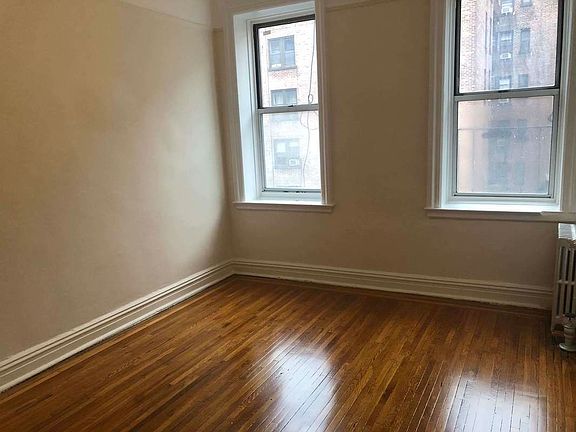 2nd image of 260 Seaman Ave APT A4
