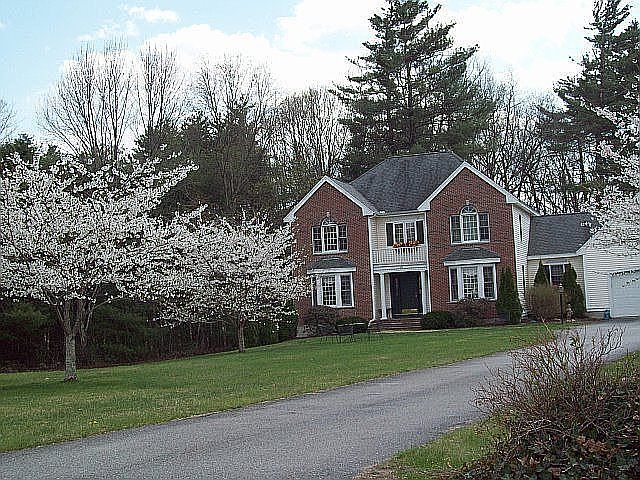 10 Torrey Terrace in spring time.