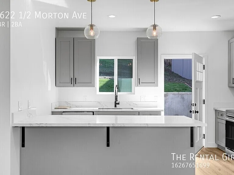 1622 1/2 Morton Ave — Photo 6