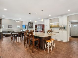 7 Rosedale Ter, Livingston, NJ 07039