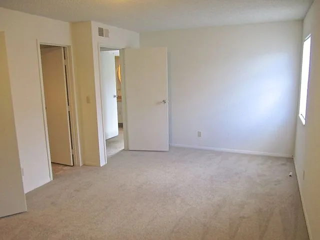 Gladstone Meadows — Photo 9