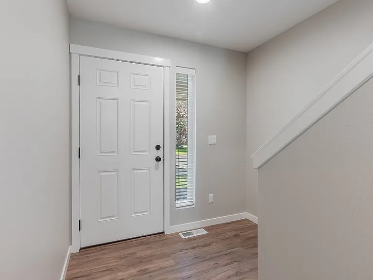 2844 N Carriage Ct — Photo 3