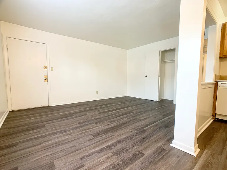 Enfield Gardens Apartments — Photo 20