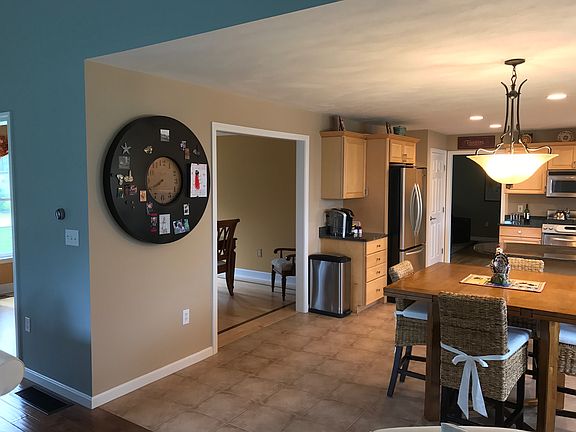 Large flowing kitchen
