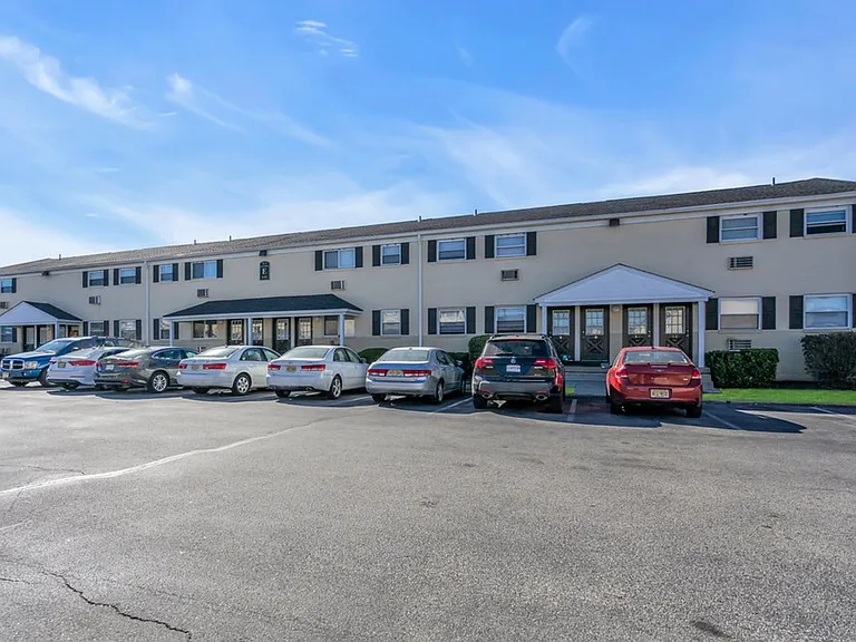 Laurelton Village Apartments — Photo 51
