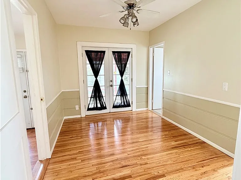828 N Pass Ave — Photo 8