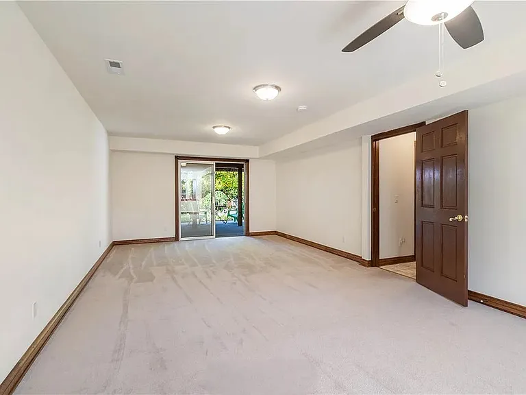1946 S 375th St — Photo 12