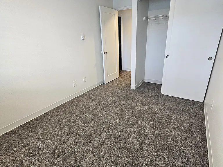 Chandelle Apartments — Photo 13