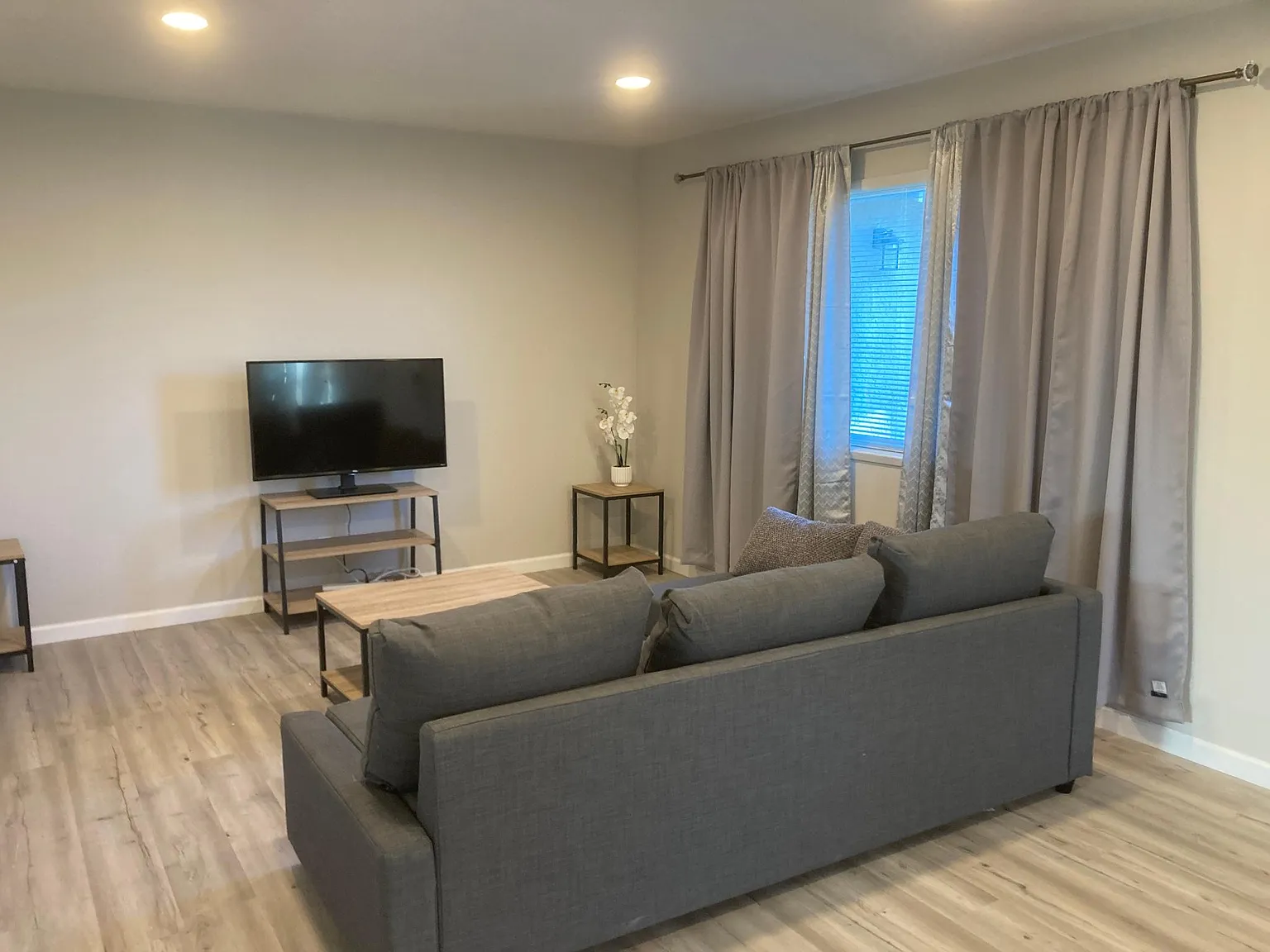 1691 Ontario Dr — Photo 1