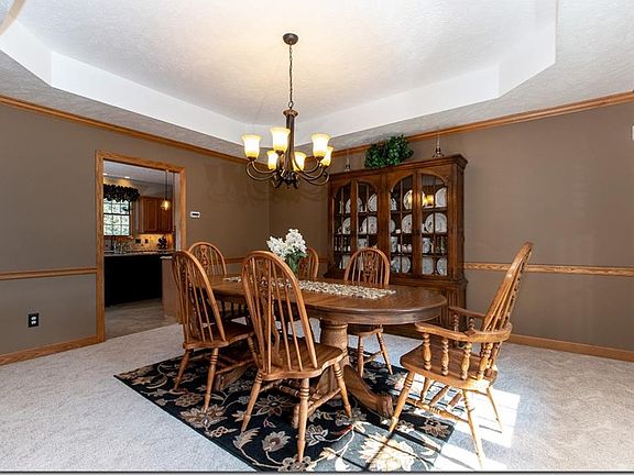 5th image of 8496 Oaktree Dr