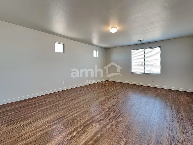 4206 S 105th Dr — Photo 9