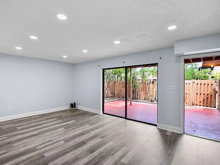 1828 S Park Ave — Photo 7