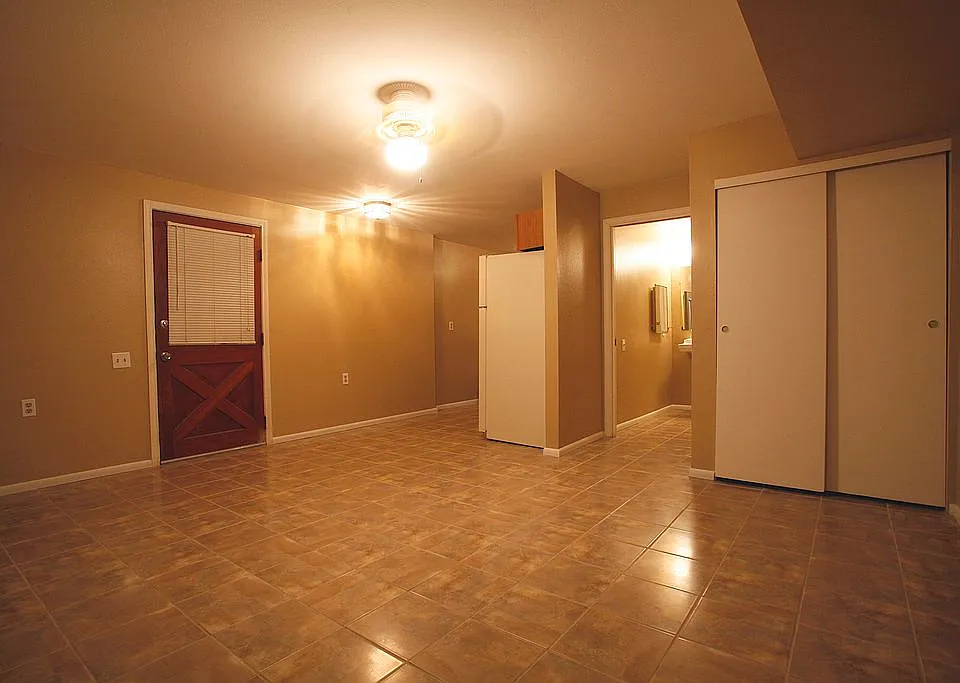 B unit living space