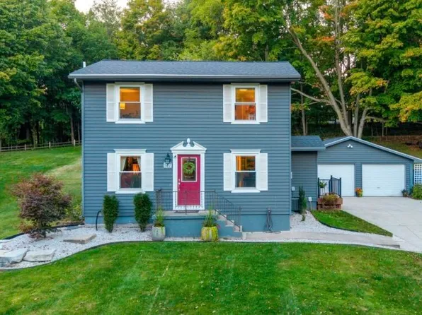 147 N Prospect St NE, Rockford, MI 49341