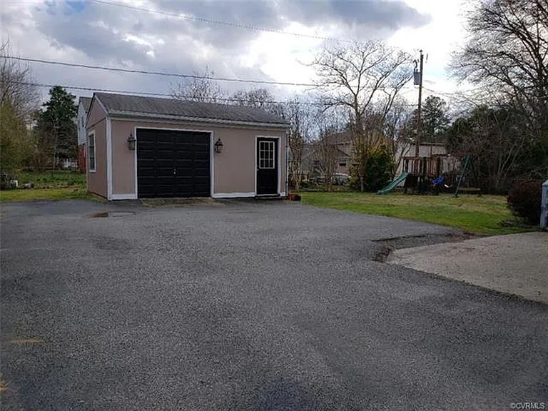 9111 Hungary Rd — Photo 12