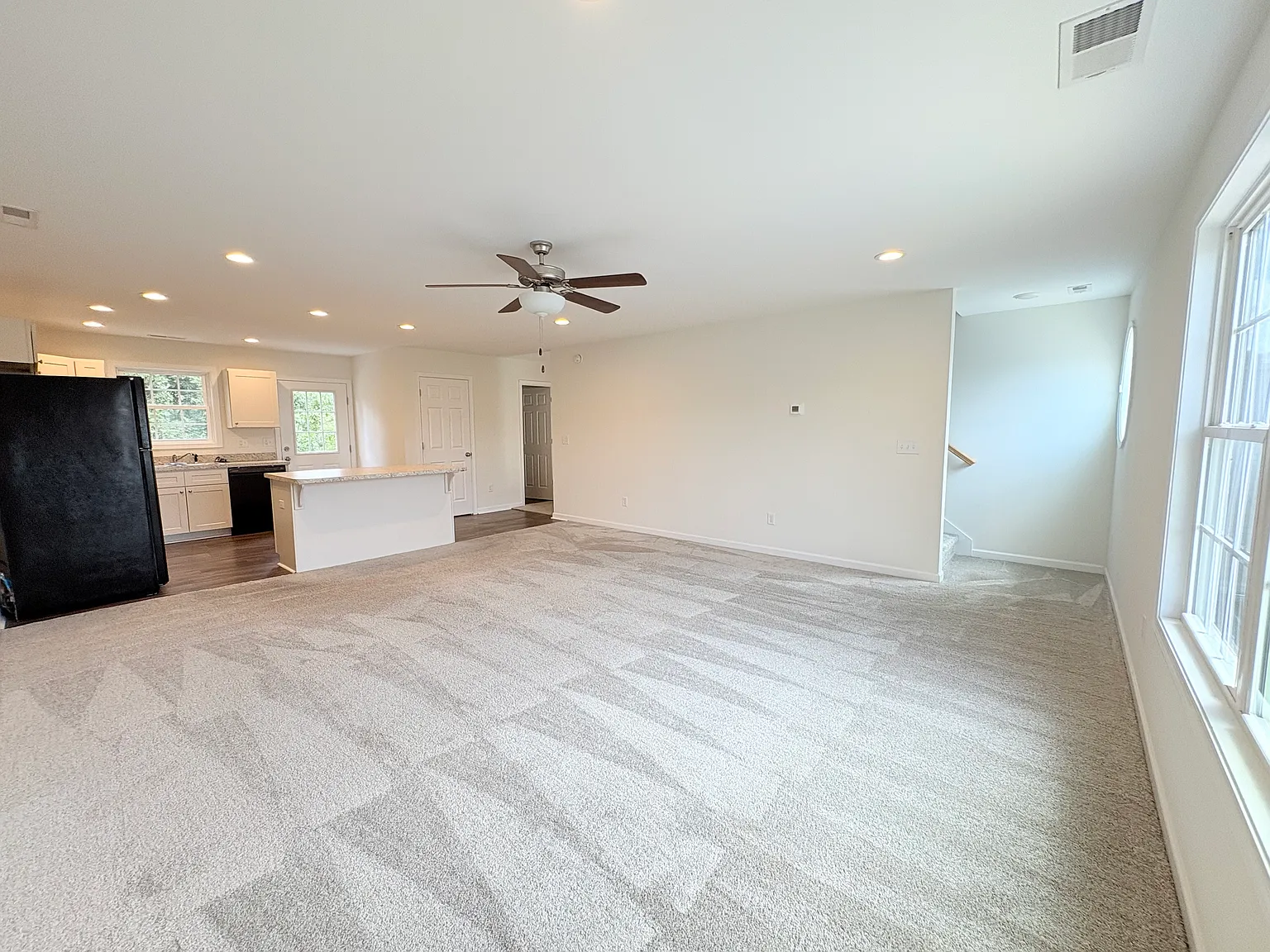 3 bed, 2.5 bath, 1496 sqft, $1,850 — Photo 3