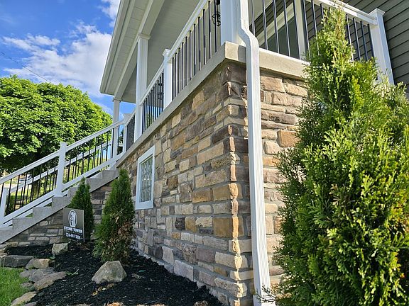 4th image of 206 Shade St