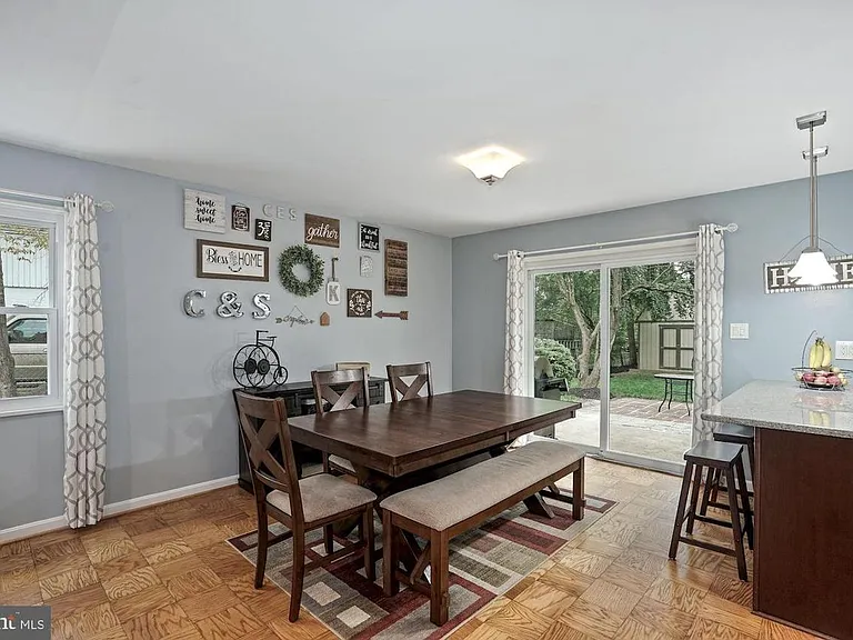 7717 Royston St — Photo 15