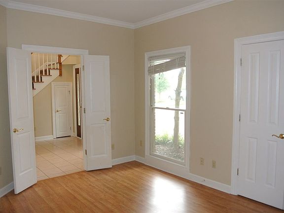4th image of 7612 Emerald Greens Dr N