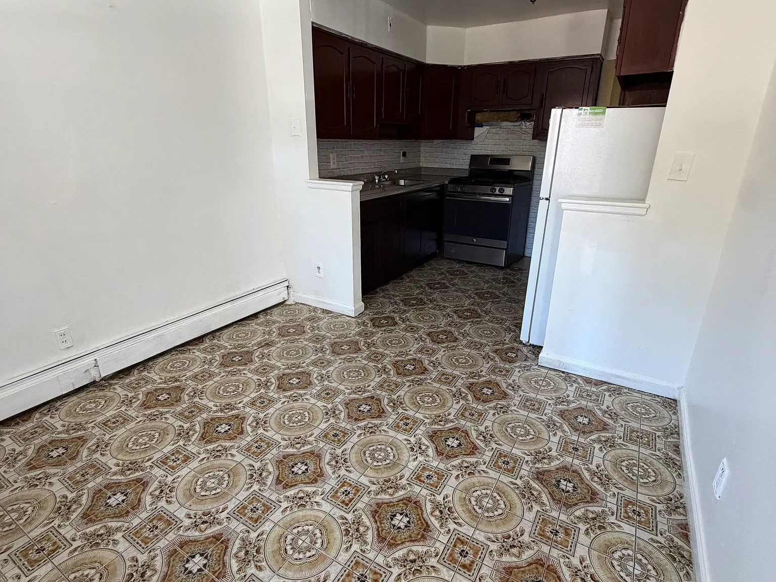 2 bed, 1100 sqft, $2,400 — Photo 2