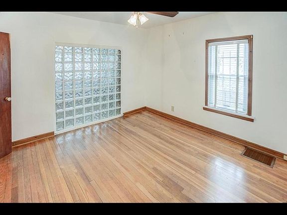 3rd image of 2400 Cleveland Ave