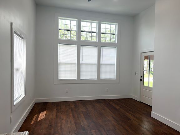 3rd image of 123 Oak St