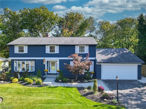 1881 Winchester Rd, Lyndhurst, OH 44124