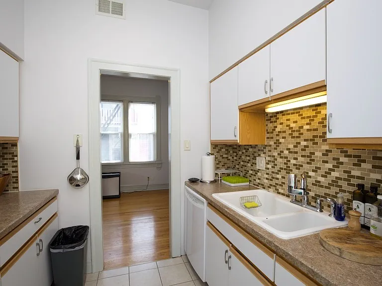 1211 W Melrose St #3 — Photo 4