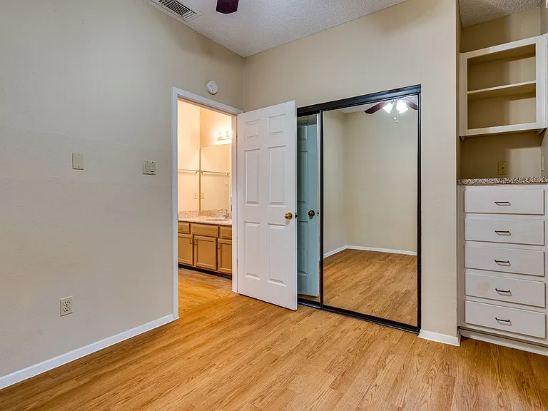 2210 Pearl St #203 — Photo 21
