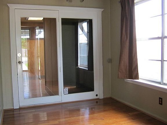 5th image of 1127 E 51st St