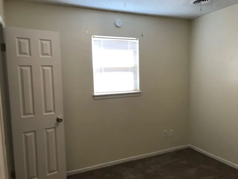 5234 Burbank Dr — Photo 18