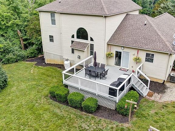 4th image of 229 Walnut Glen Dr