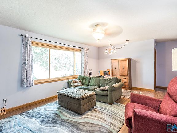 3rd image of 601 S Blaine Ave